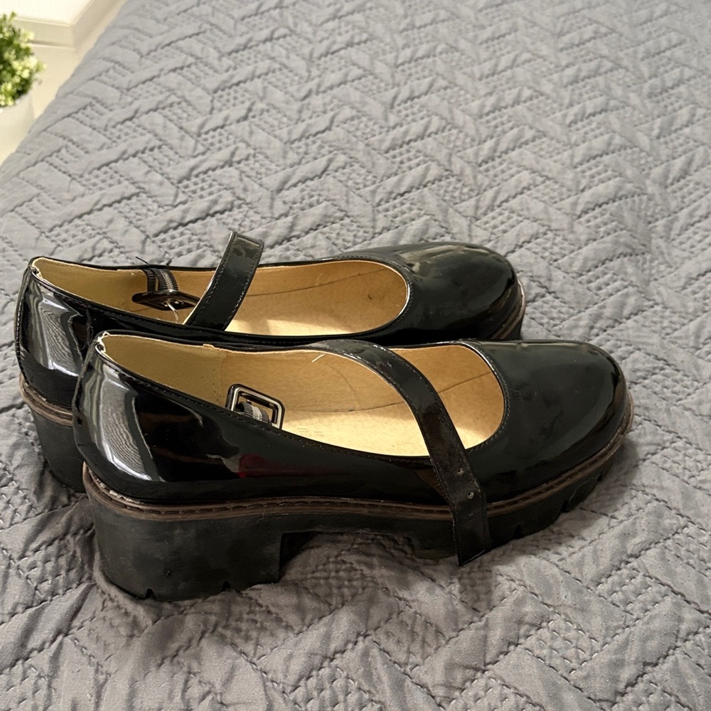 Elegant Black Patent Leather Flats